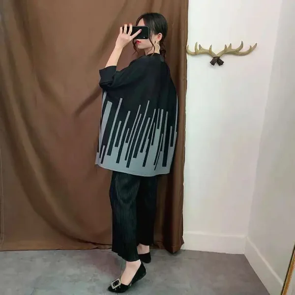 O-neck Black Color Block Striped Loose Top Female Fashion Long Sleeve Pleated T-shirt 2025 New Women Spring 2J515 - Image 5